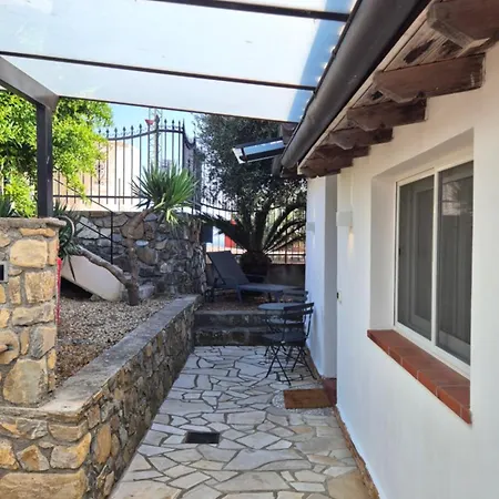 Piccola Casa Con Giardino Dom wakacyjny