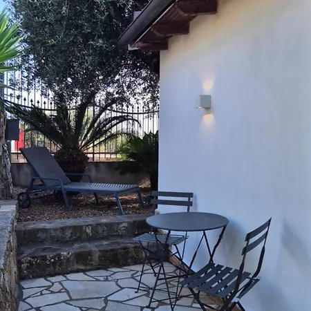Piccola Casa Con Giardino Dom wakacyjny