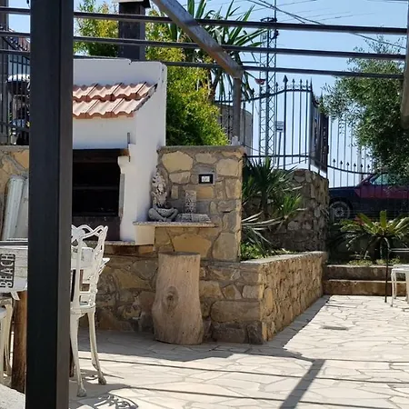 Piccola Casa Con Giardino