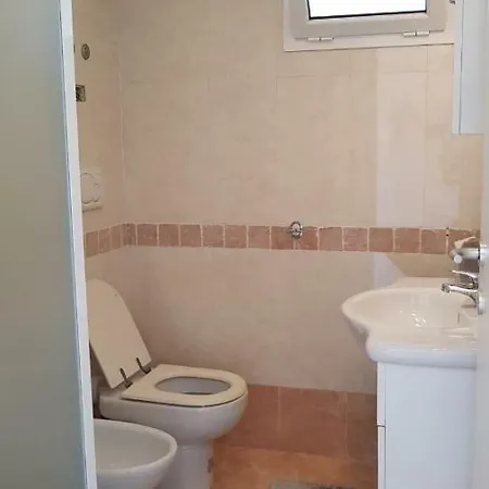 Piccola Casa Con Giardino Σπίτι διακοπών *